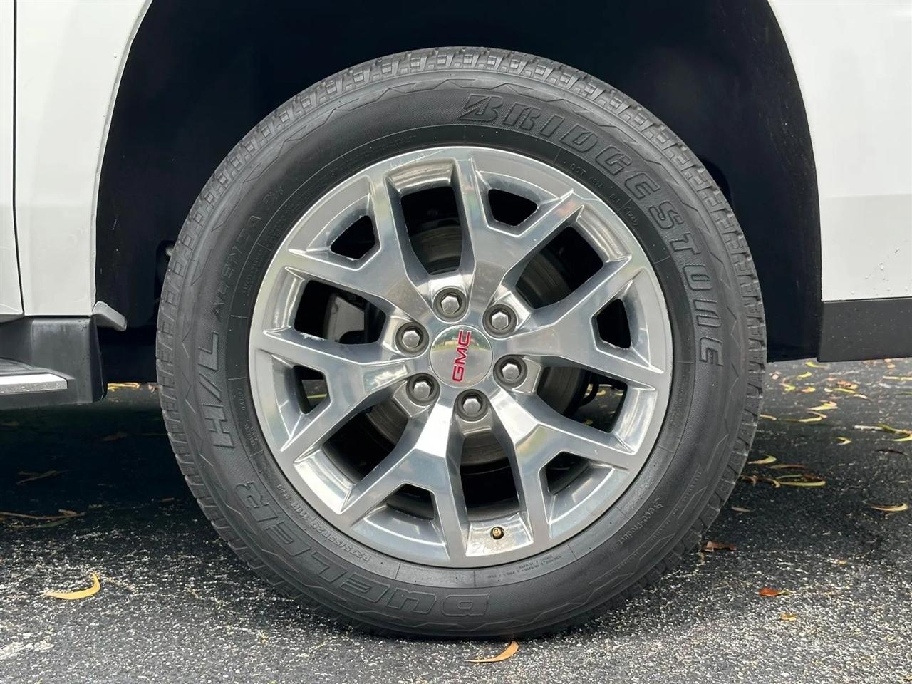 GMC Yukon XL SLE 2WD 2017