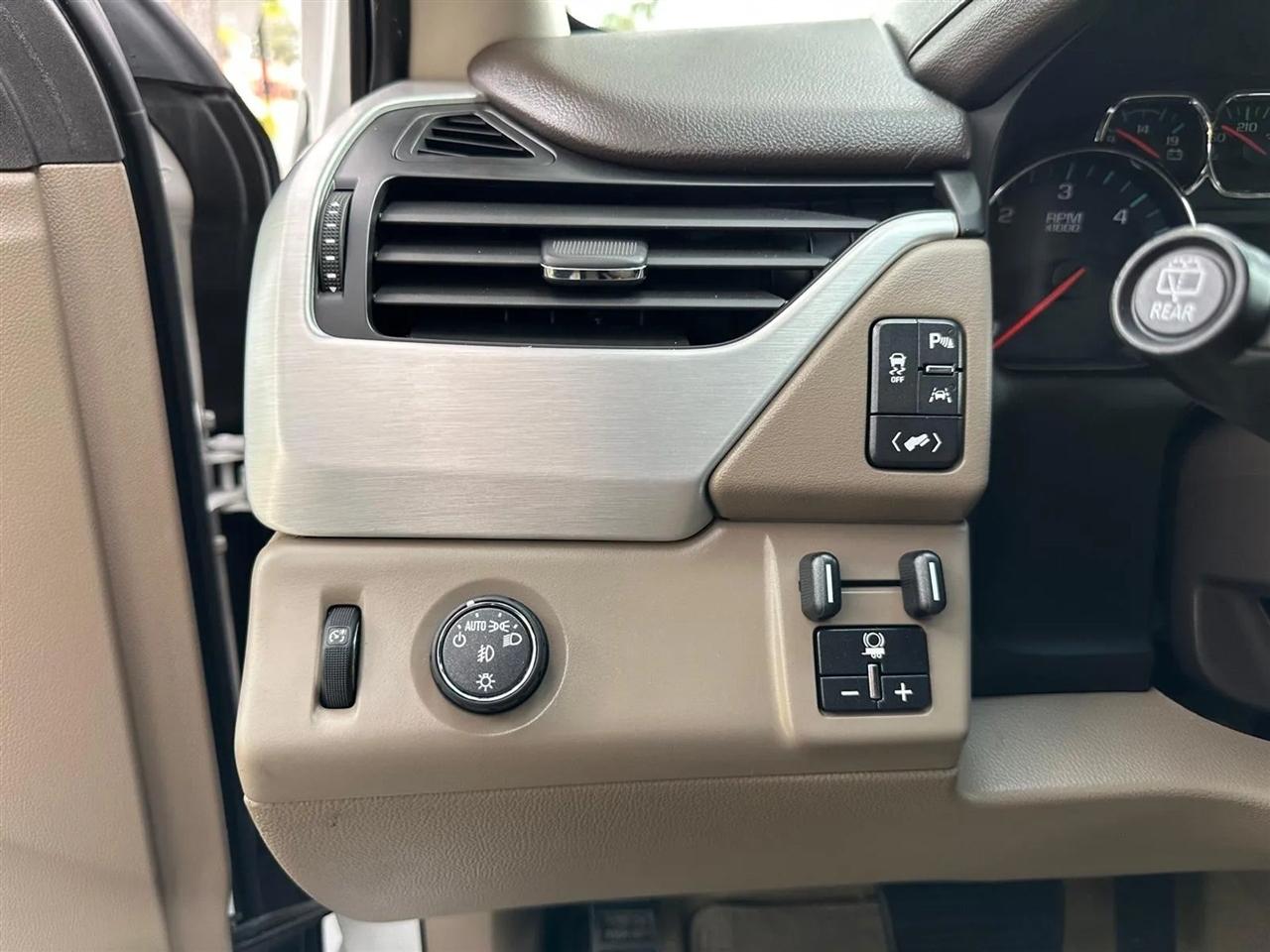 GMC Yukon XL SLE 2WD 2017