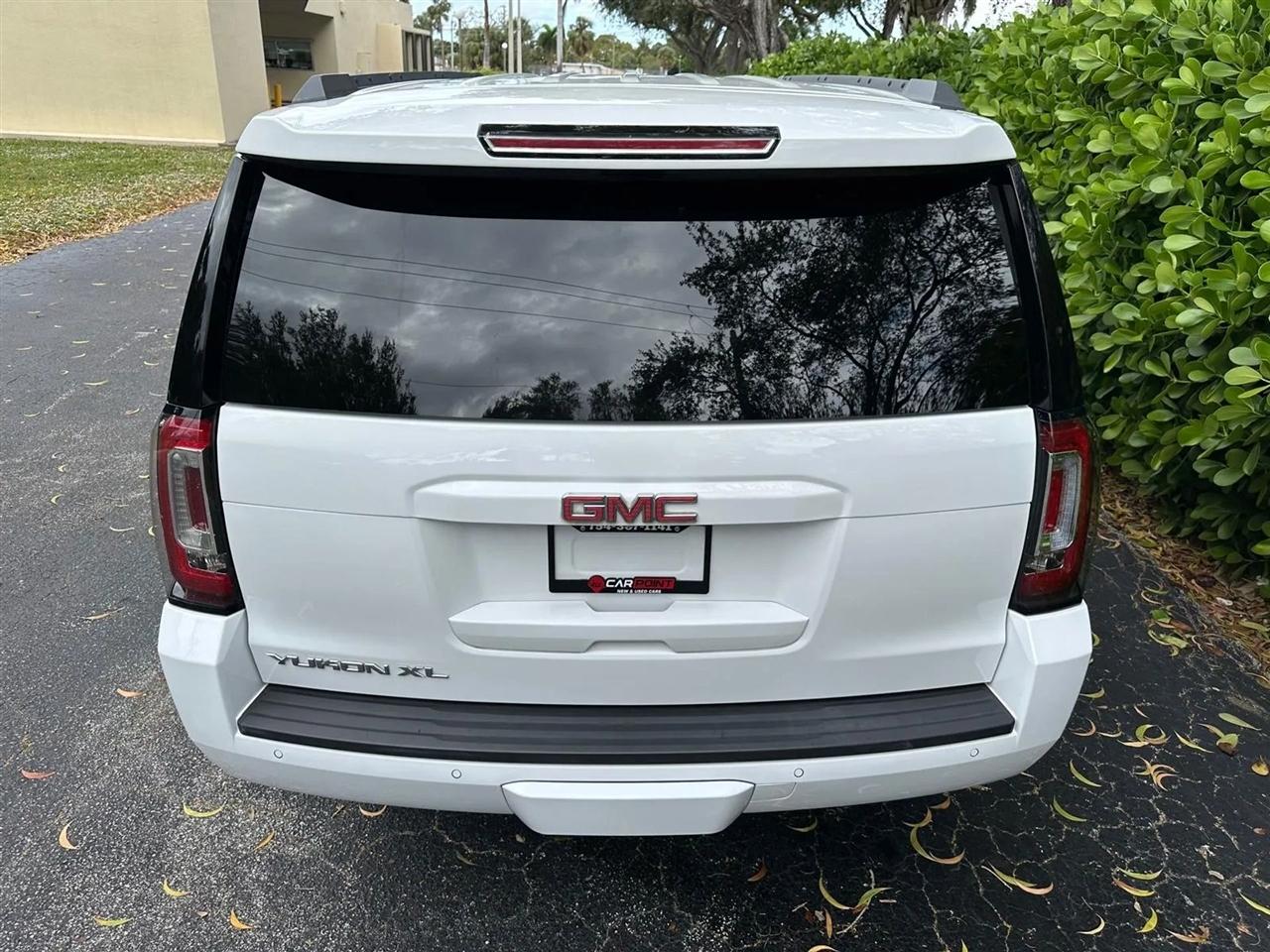 GMC Yukon XL SLE 2WD 2017