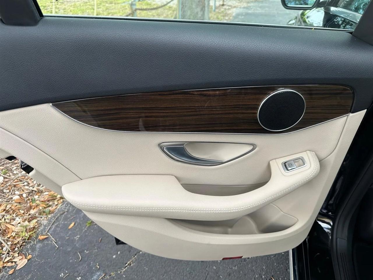 Mercedes-Benz C-Class C300 4MATIC Sedan 2019