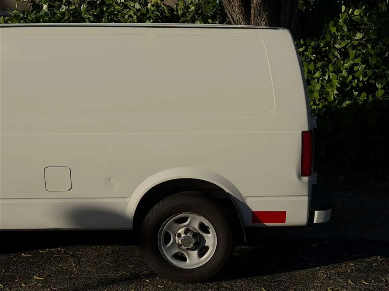 Chevrolet Astro Cargo Van 2WD 2005