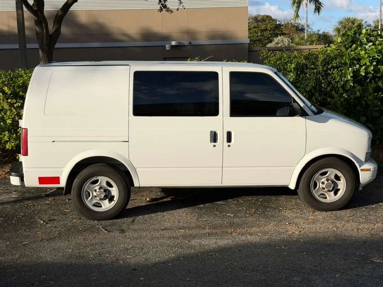Chevrolet Astro Cargo Van 2WD 2005
