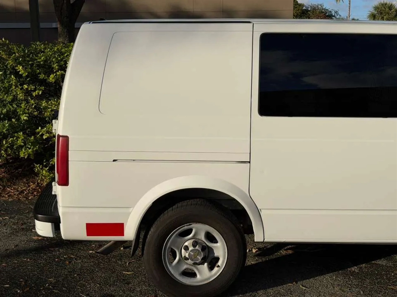 Chevrolet Astro Cargo Van 2WD 2005