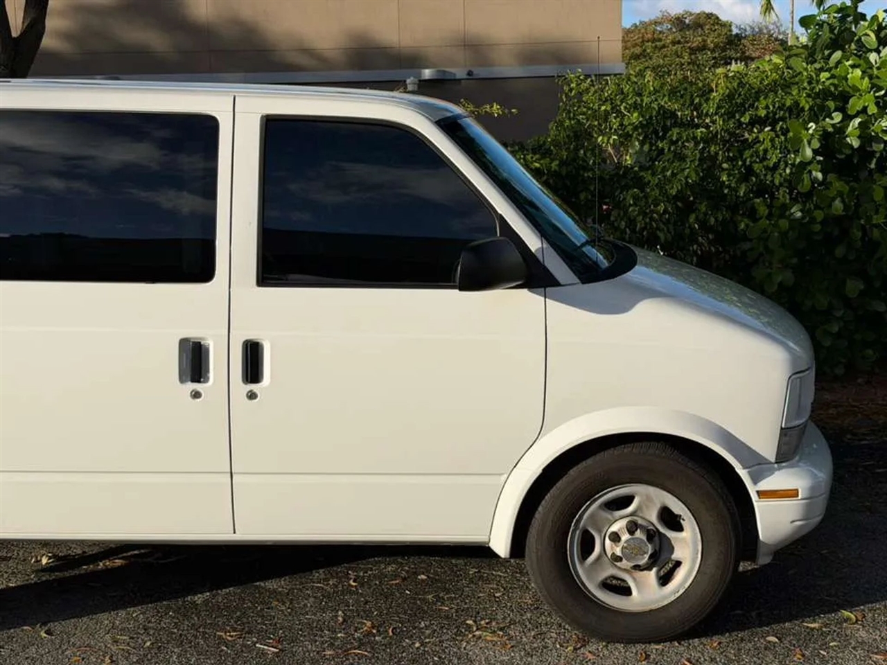 Chevrolet Astro Cargo Van 2WD 2005