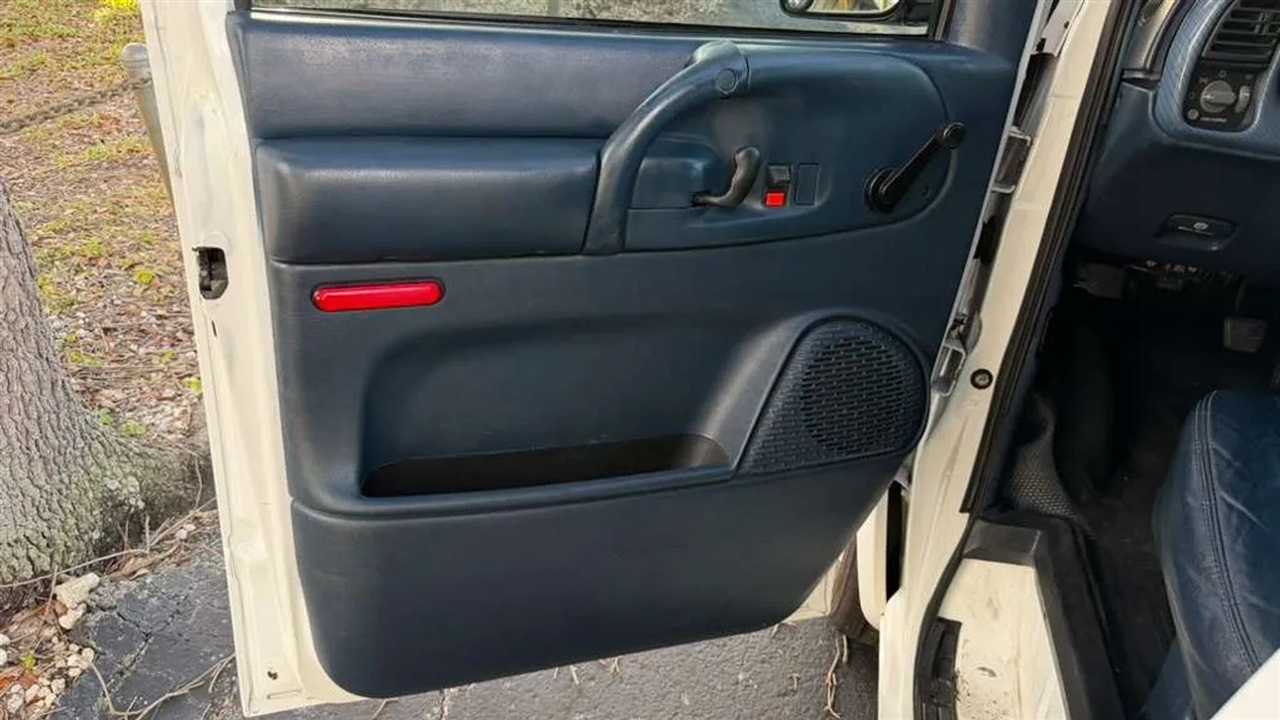 Chevrolet Astro Cargo Van 2WD 2005