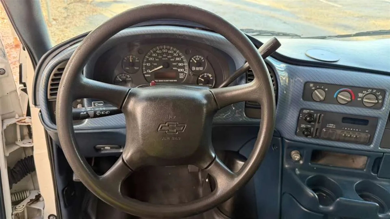 Chevrolet Astro Cargo Van 2WD 2005