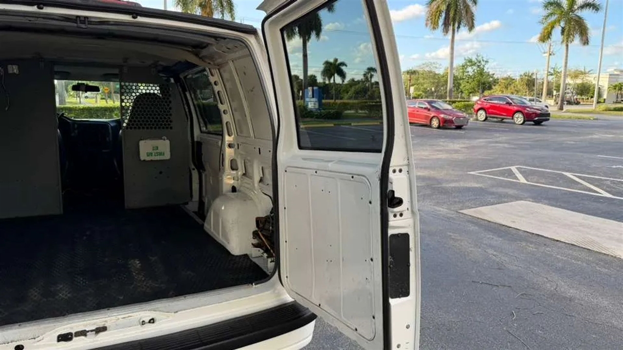 Chevrolet Astro Cargo Van 2WD 2005