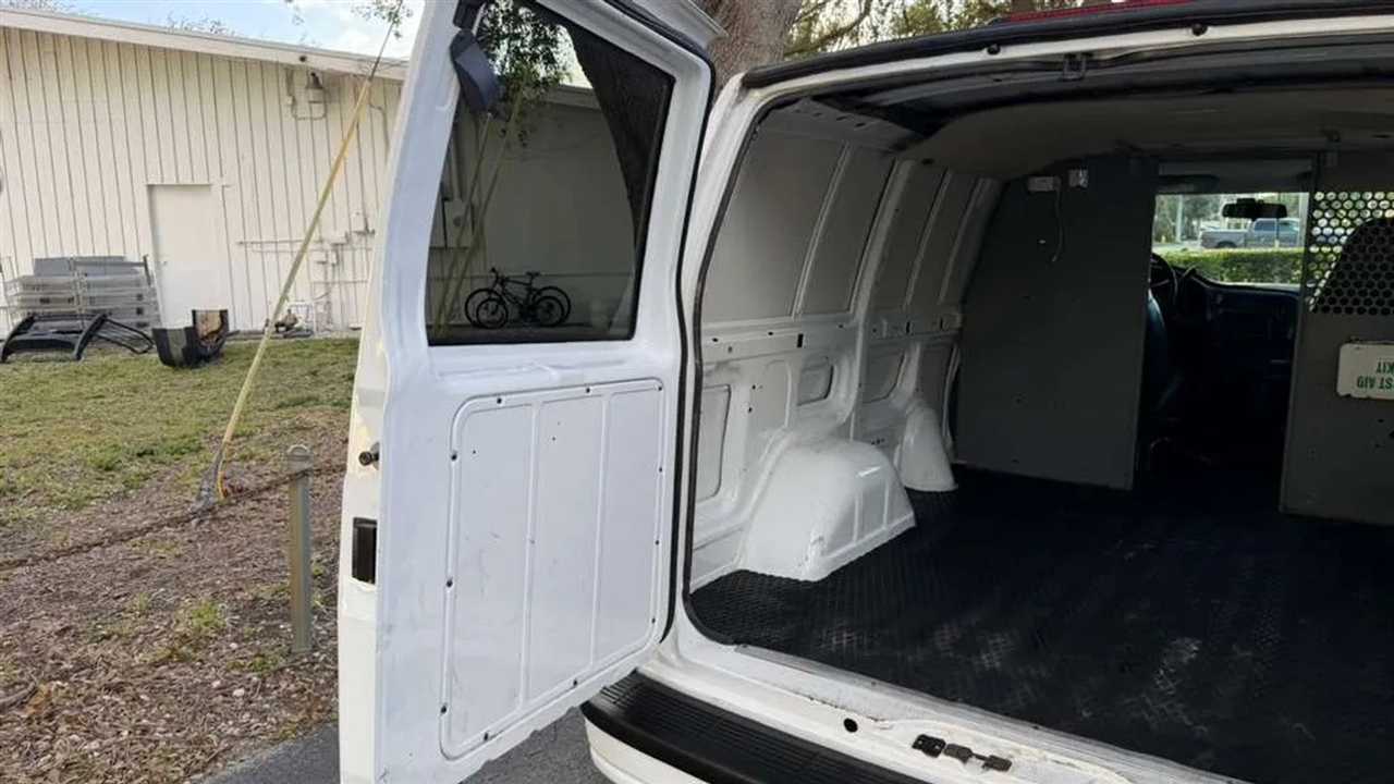 Chevrolet Astro Cargo Van 2WD 2005