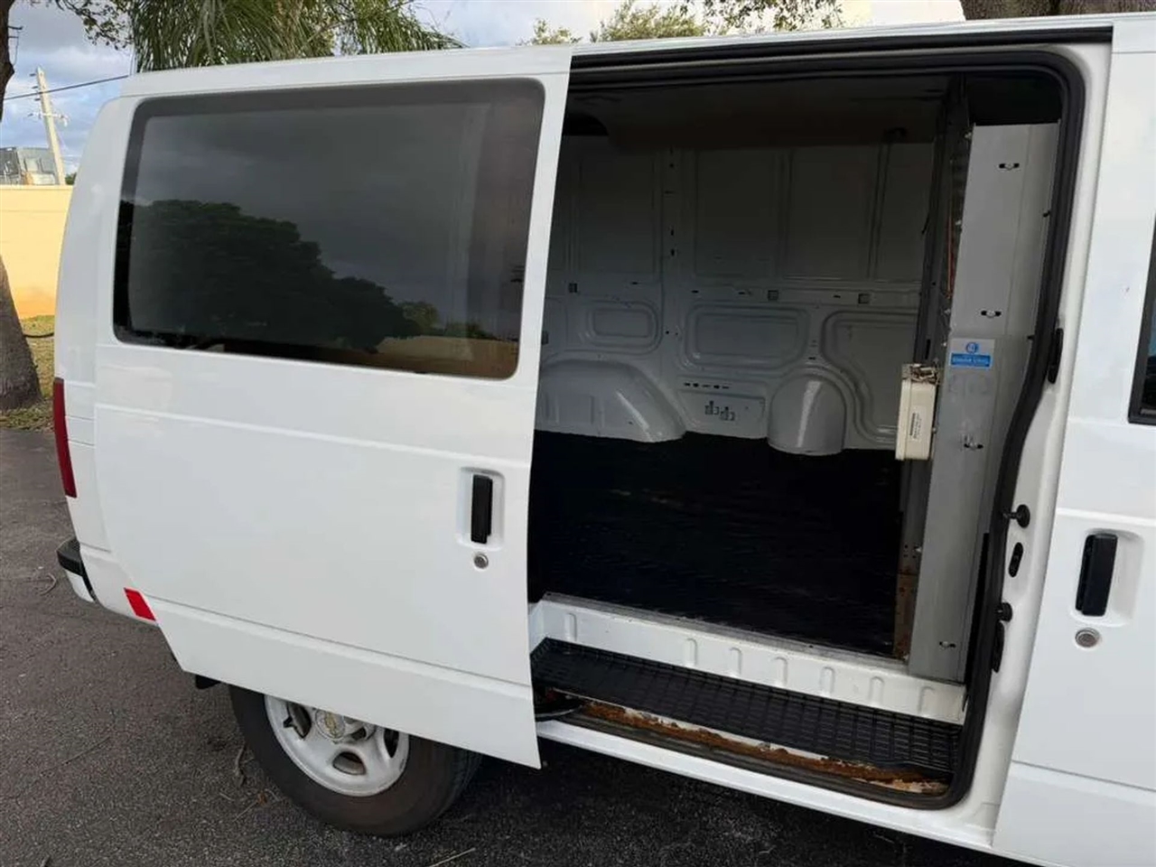 Chevrolet Astro Cargo Van 2WD 2005
