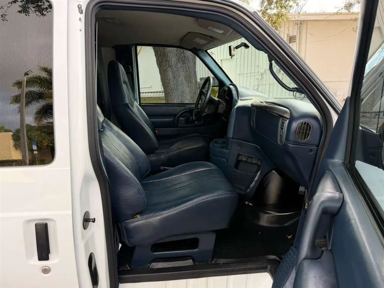 Chevrolet Astro Cargo Van 2WD 2005
