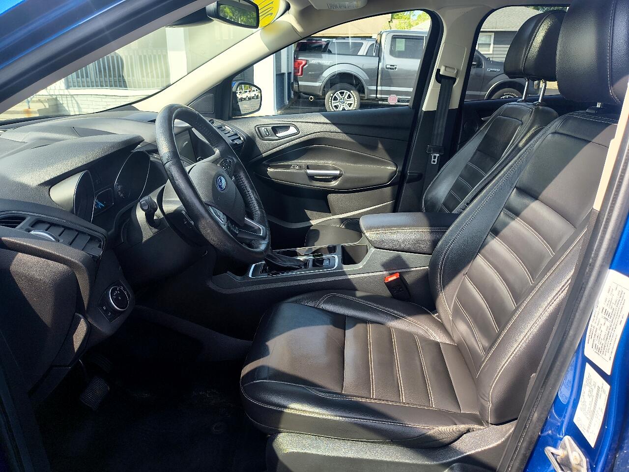 Ford Escape Titanium 4WD 2017 Ford Escape Titanium 4WD 2017