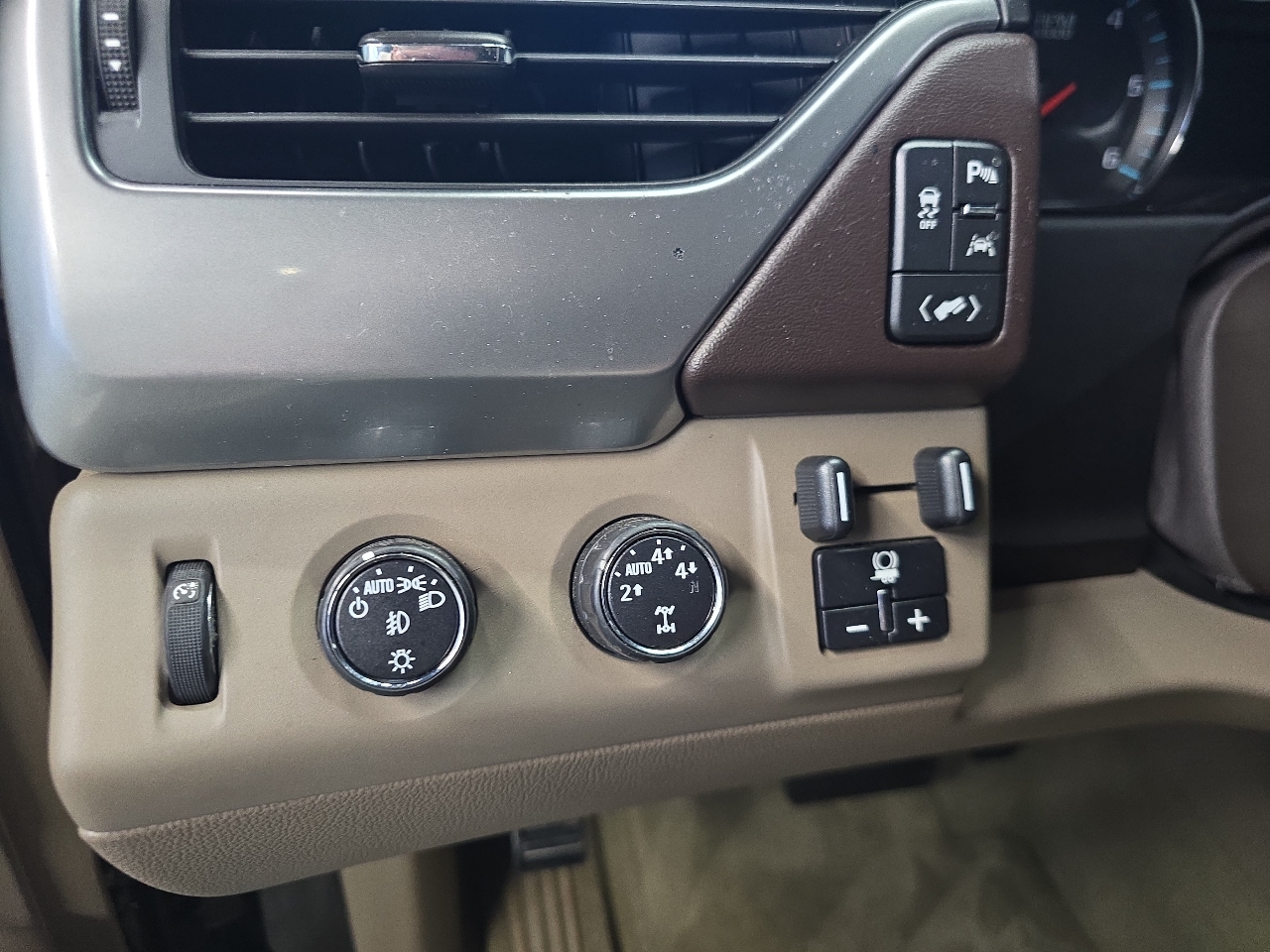 Chevrolet Tahoe 4WD 4dr LT 2016