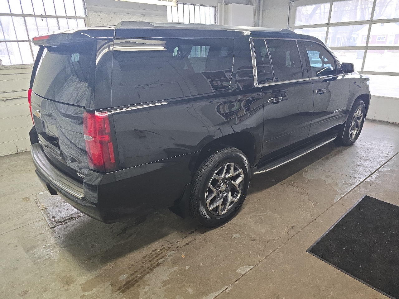Chevrolet Suburban 4WD 4dr 1500 Premier 2018
