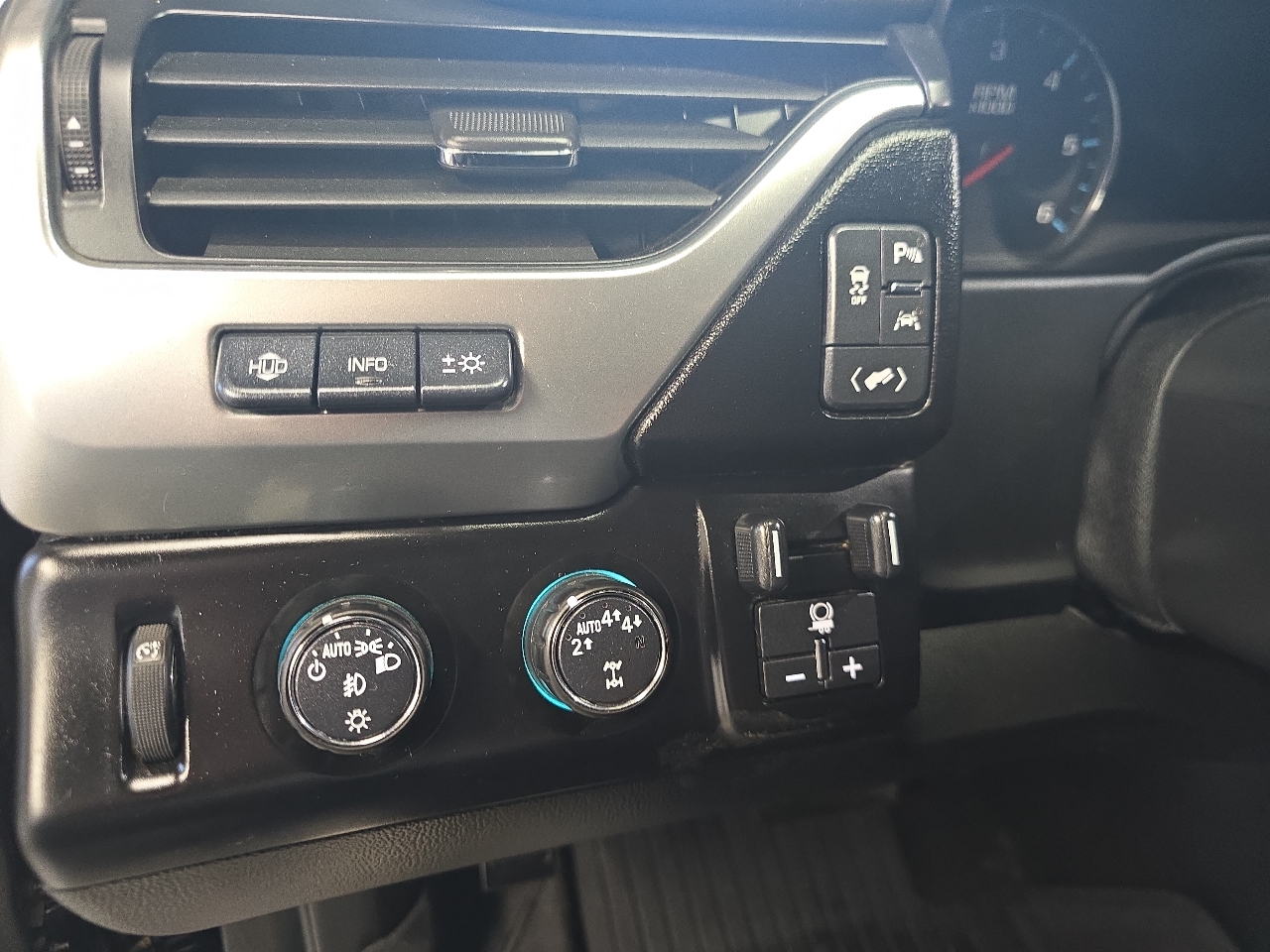 Chevrolet Suburban 4WD 4dr 1500 Premier 2018