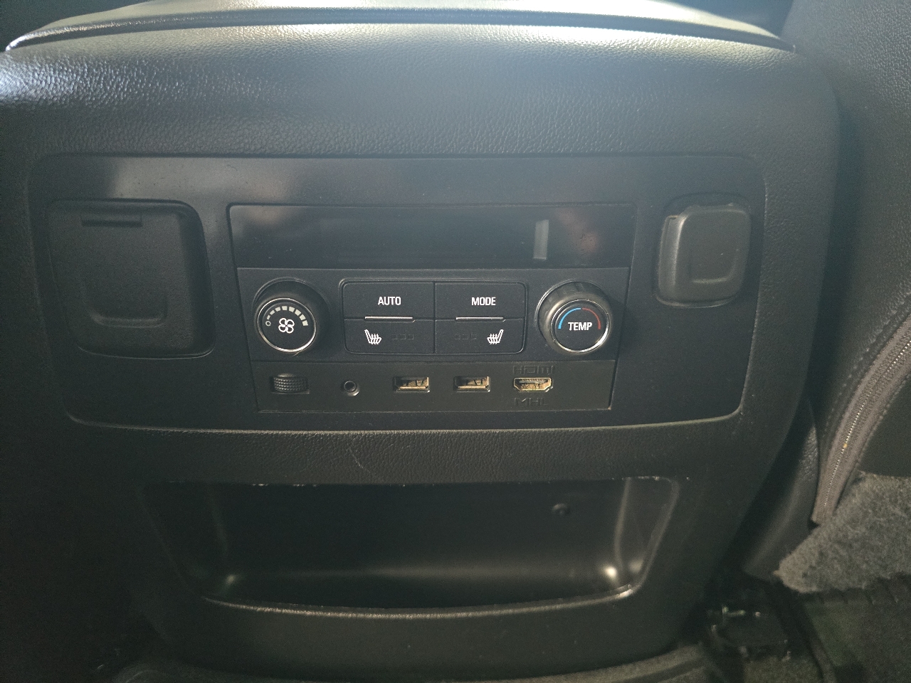 Chevrolet Suburban 4WD 4dr 1500 Premier 2018