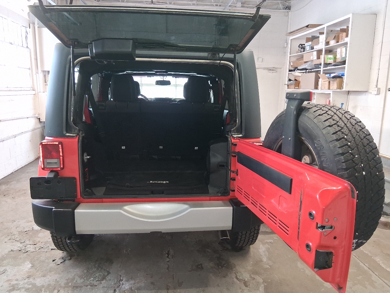 Jeep Wrangler Unlimited 4WD 4dr Sahara 2013