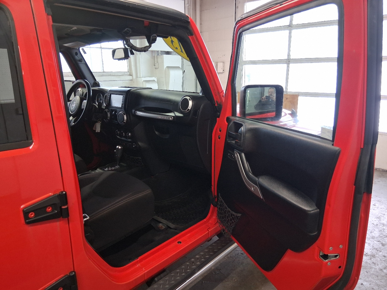 Jeep Wrangler Unlimited 4WD 4dr Sahara 2013