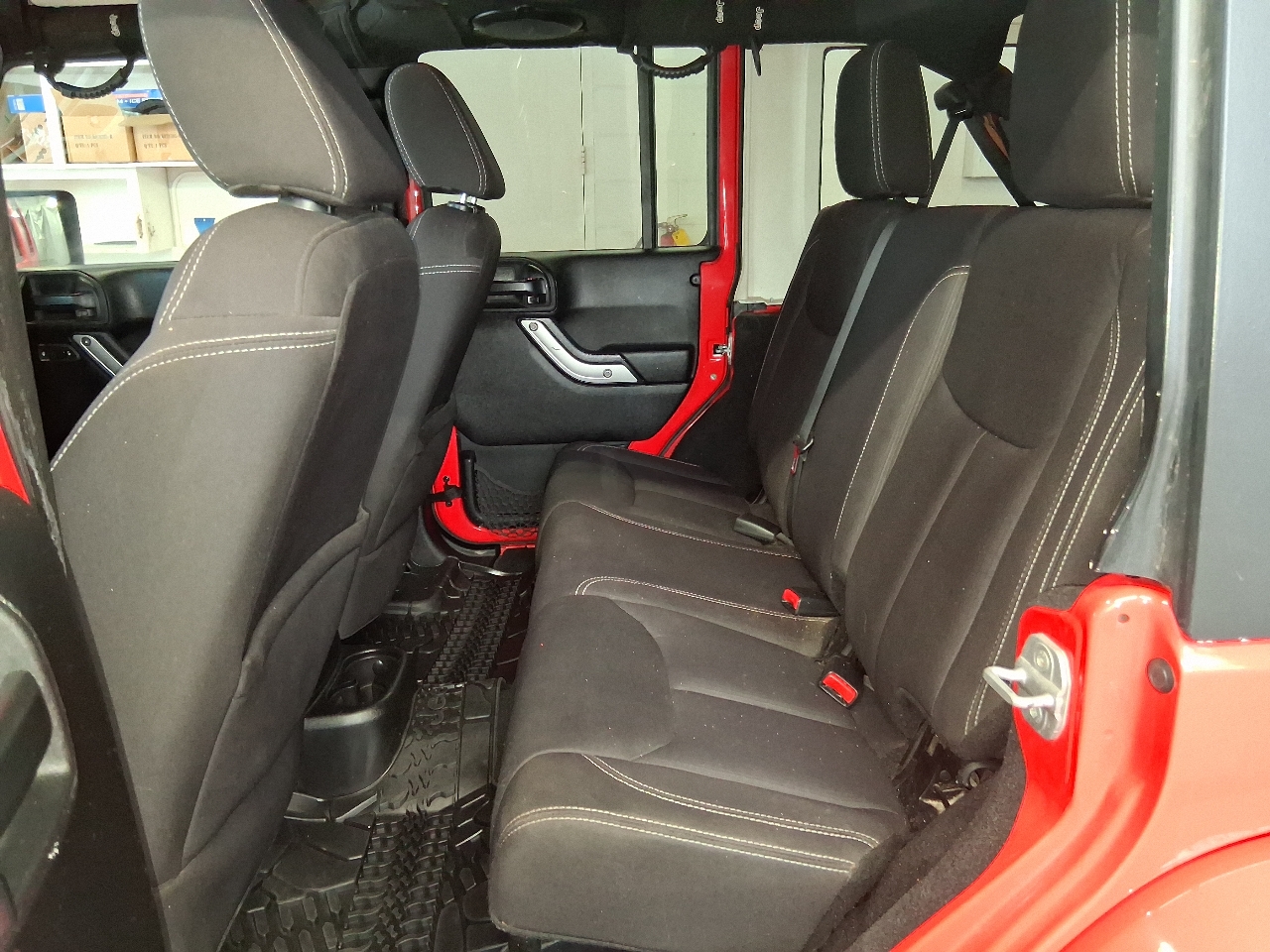 Jeep Wrangler Unlimited 4WD 4dr Sahara 2013