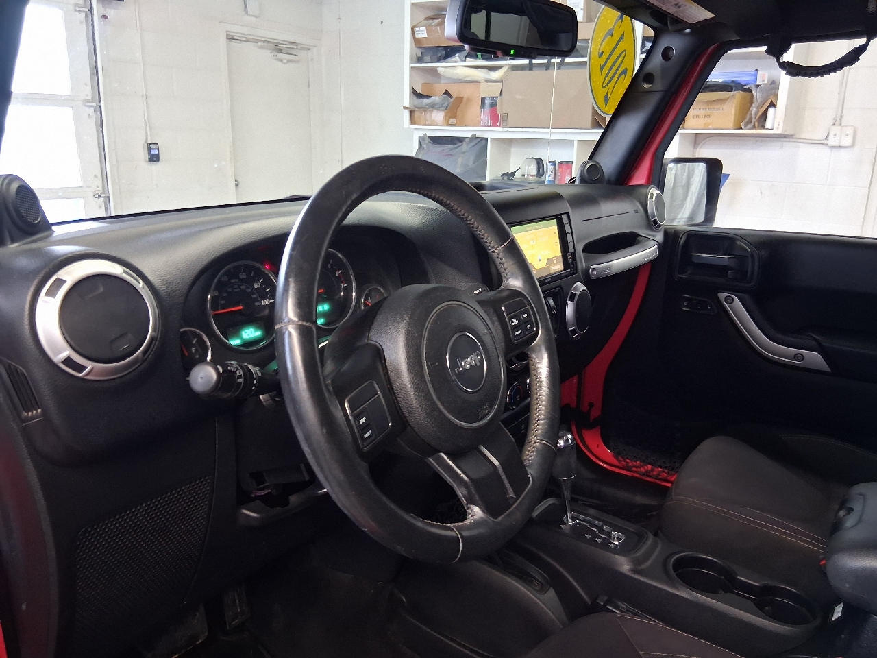 Jeep Wrangler Unlimited 4WD 4dr Sahara 2013