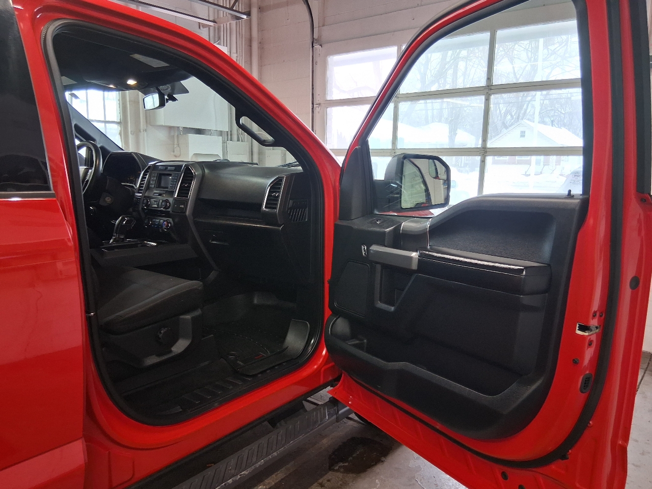 Ford F-150 4WD SuperCrew 145" XLT 2016