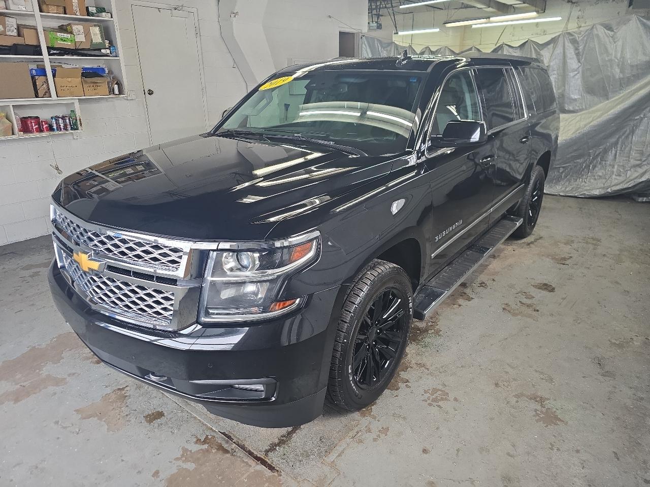 Chevrolet Suburban 4WD 4dr 1500 LT 2019