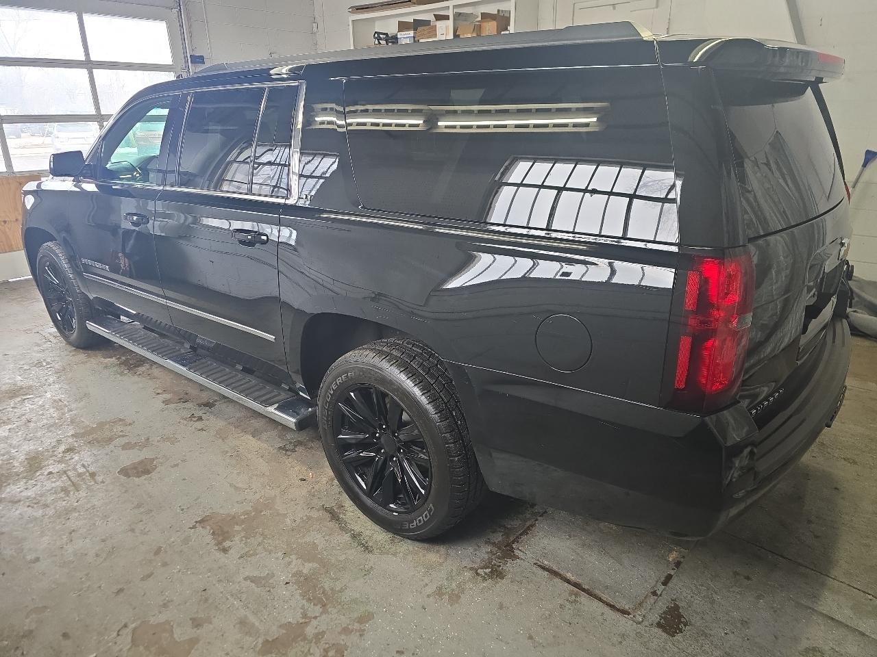 Chevrolet Suburban 4WD 4dr 1500 LT 2019