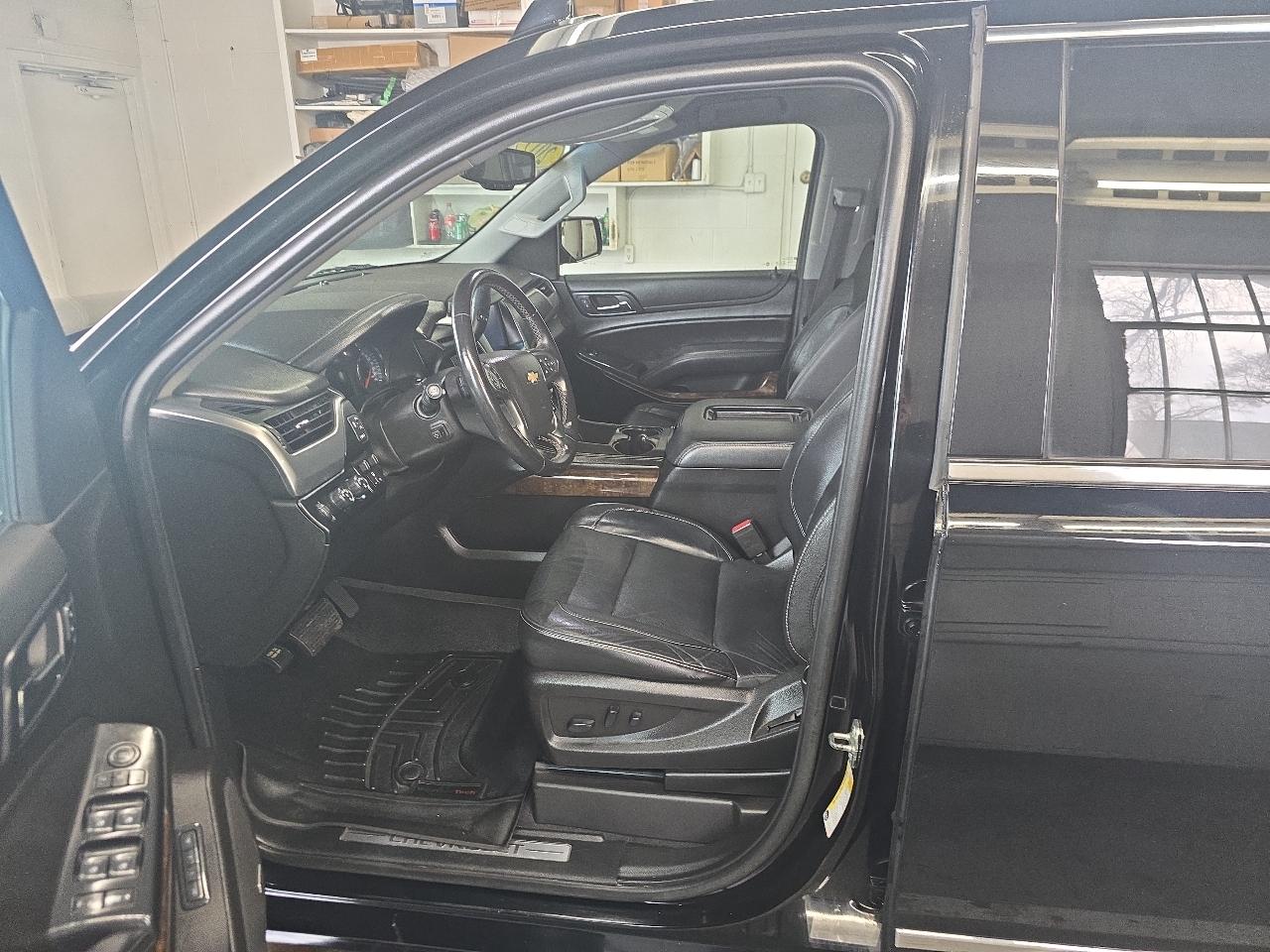 Chevrolet Suburban 4WD 4dr 1500 LT 2019