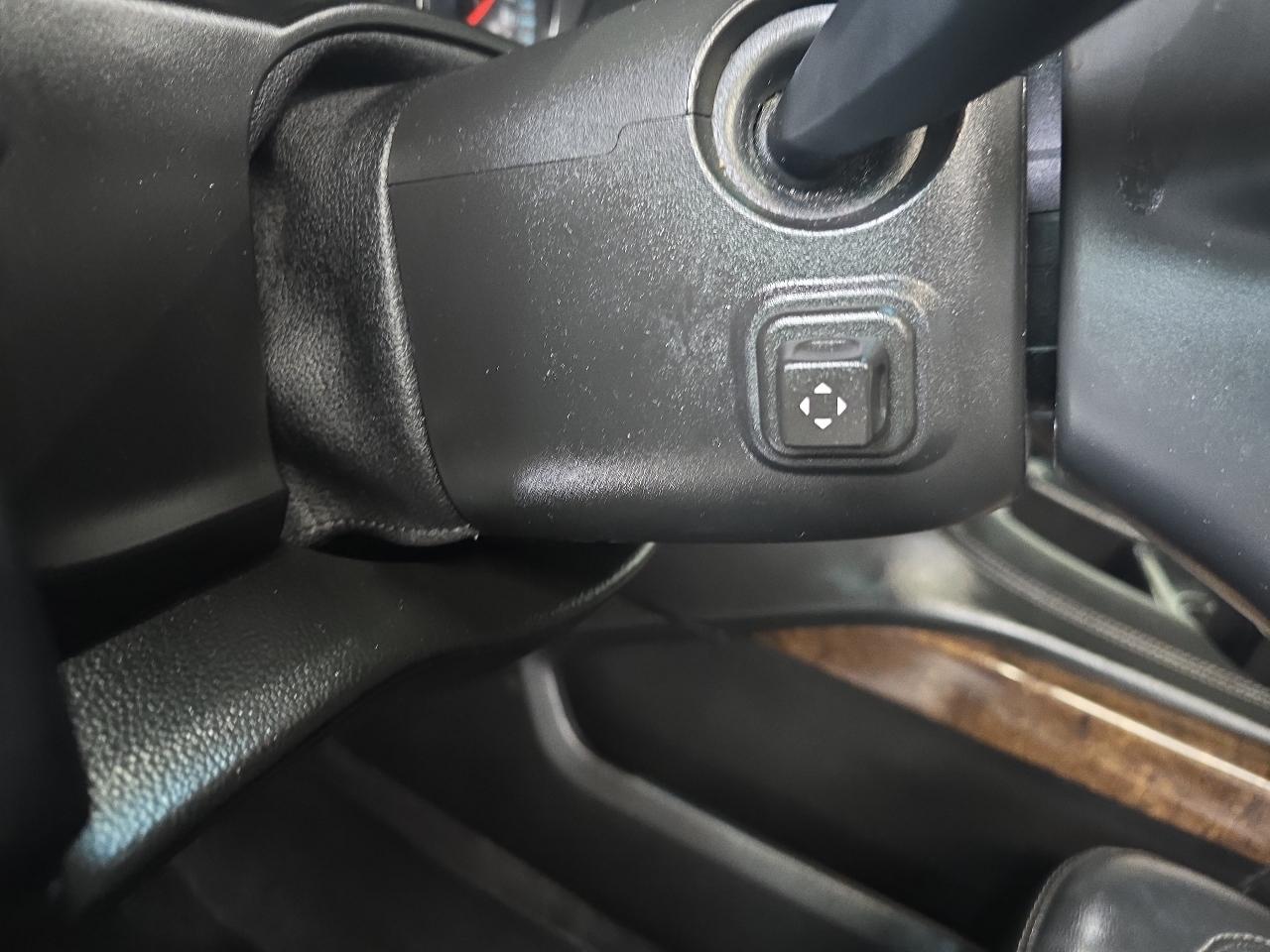 Chevrolet Suburban 4WD 4dr 1500 LT 2019