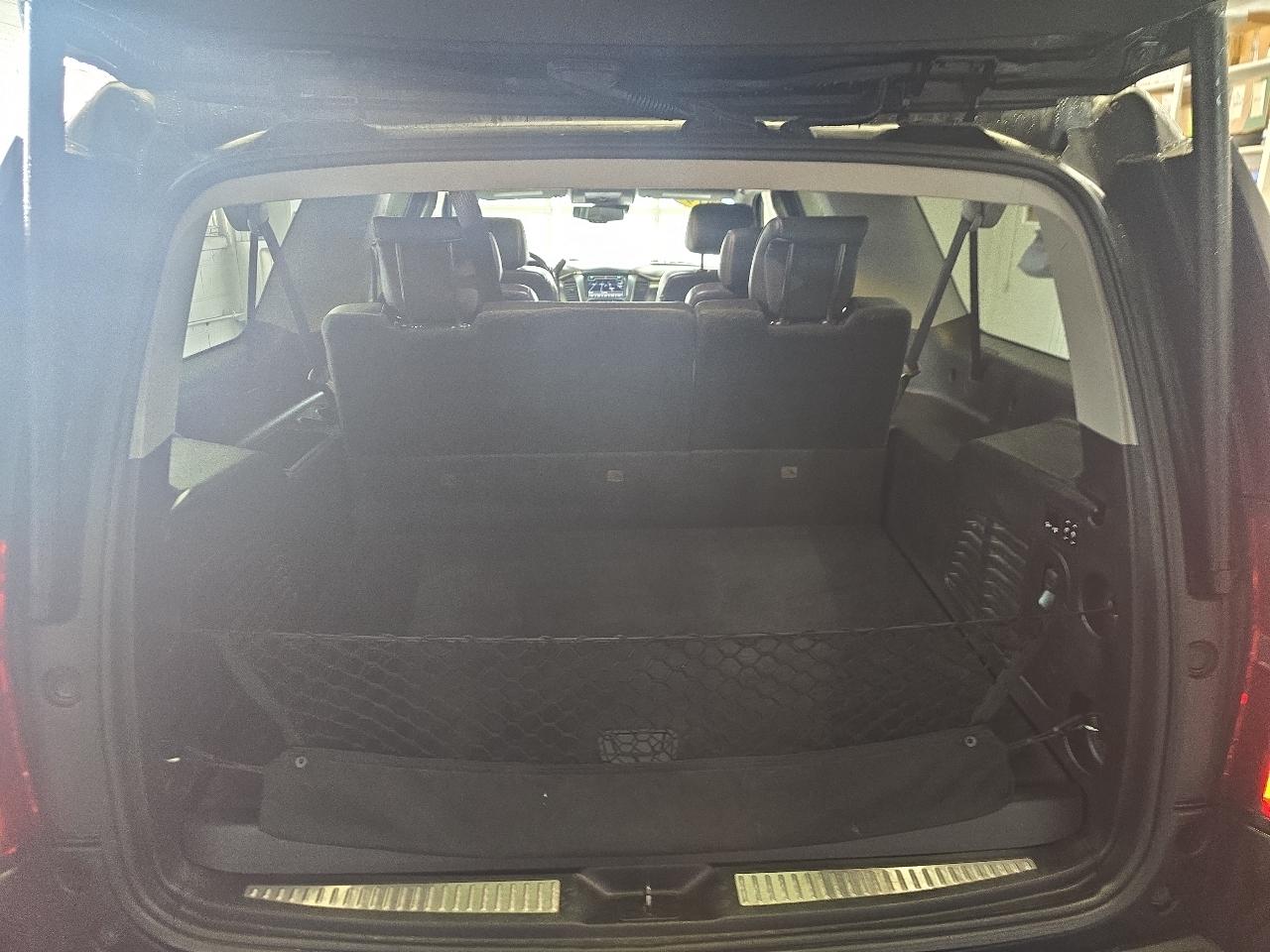 Chevrolet Suburban 4WD 4dr 1500 LT 2019