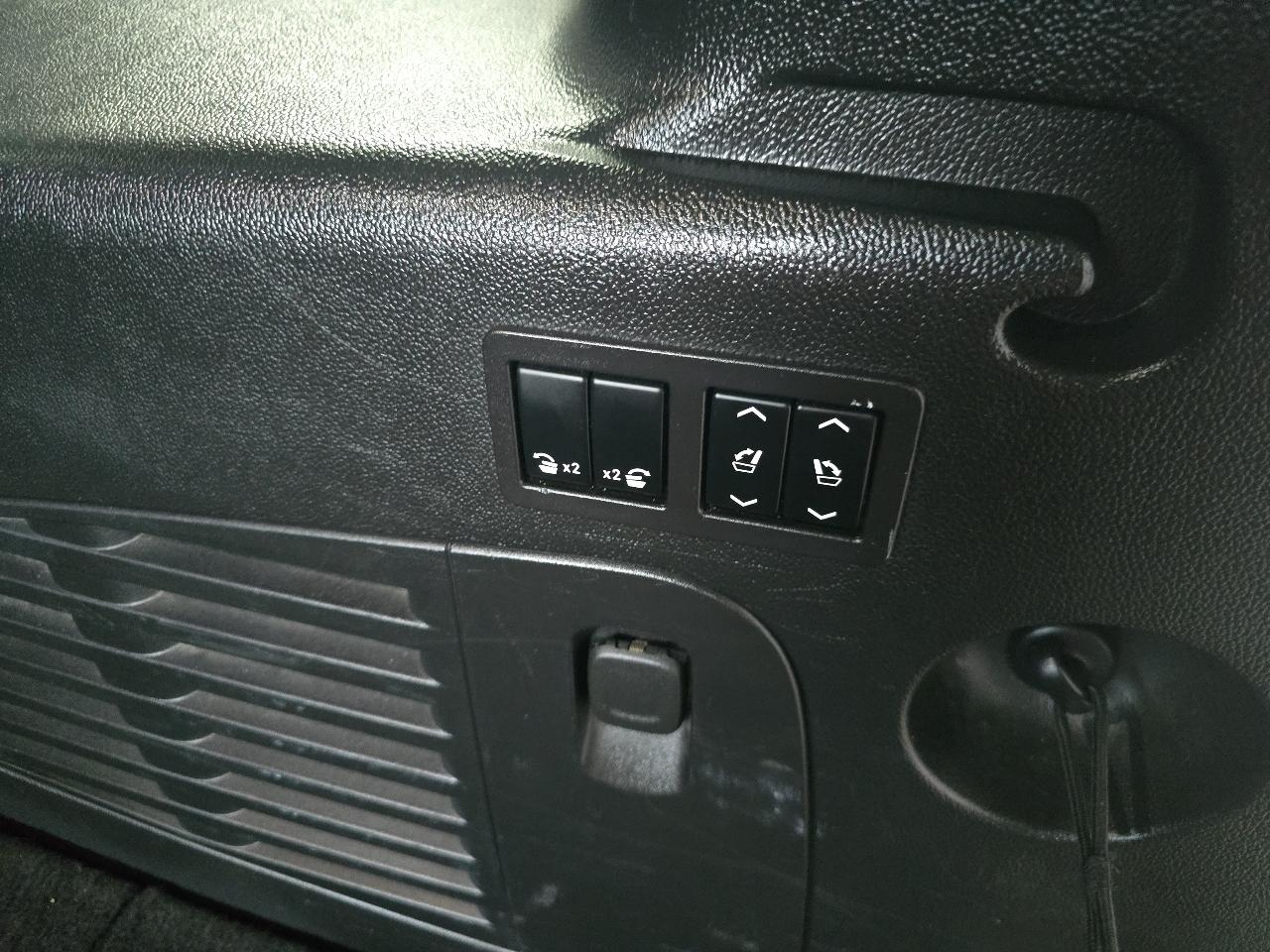 Chevrolet Suburban 4WD 4dr 1500 LT 2019