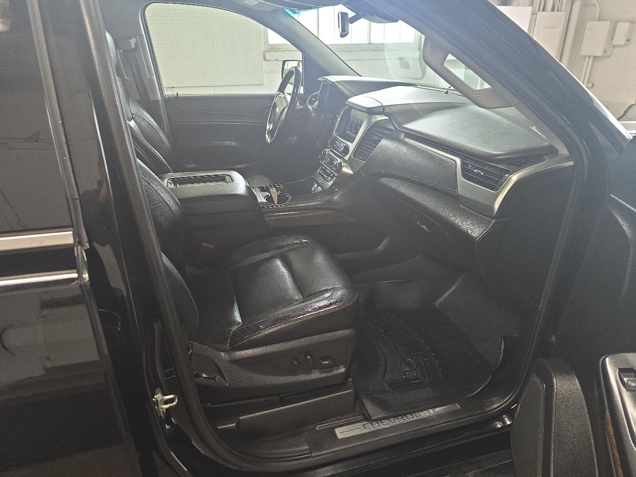 Chevrolet Suburban 4WD 4dr 1500 LT 2019