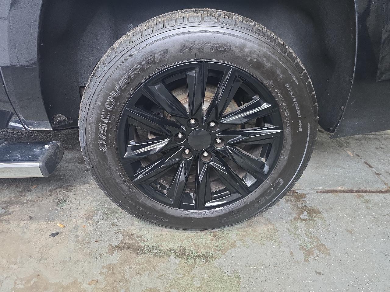 Chevrolet Suburban 4WD 4dr 1500 LT 2019