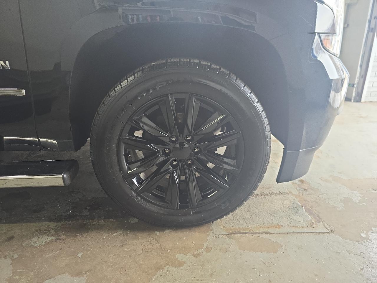 Chevrolet Suburban 4WD 4dr 1500 LT 2019