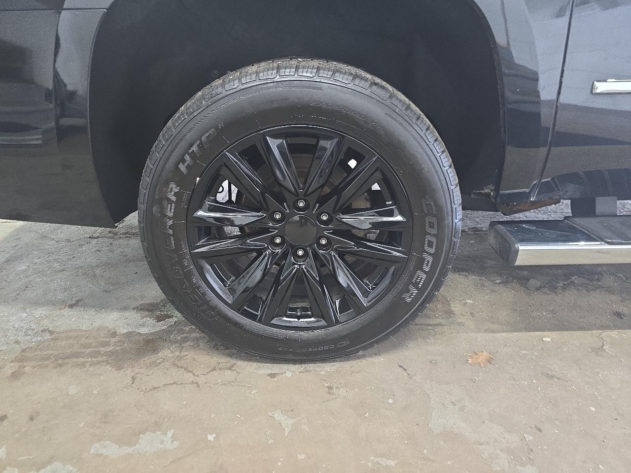Chevrolet Suburban 4WD 4dr 1500 LT 2019