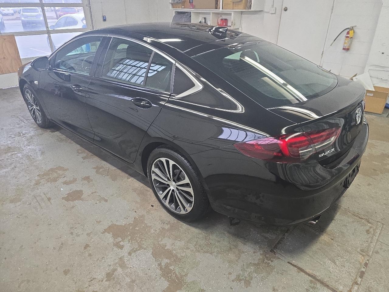 Buick Regal Sportback 4dr Sdn Essence AWD 2018