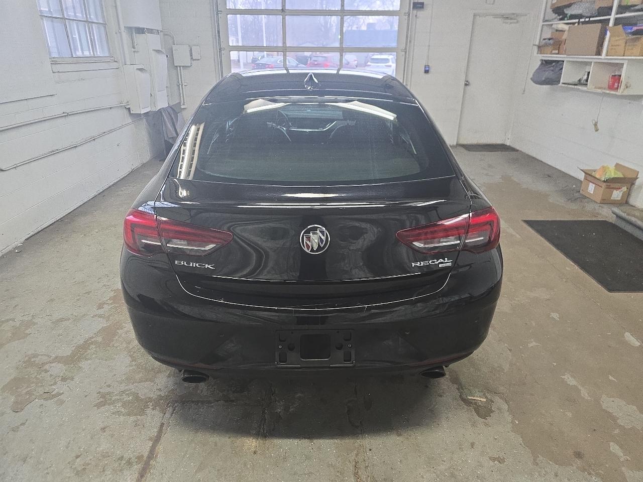 Buick Regal Sportback 4dr Sdn Essence AWD 2018