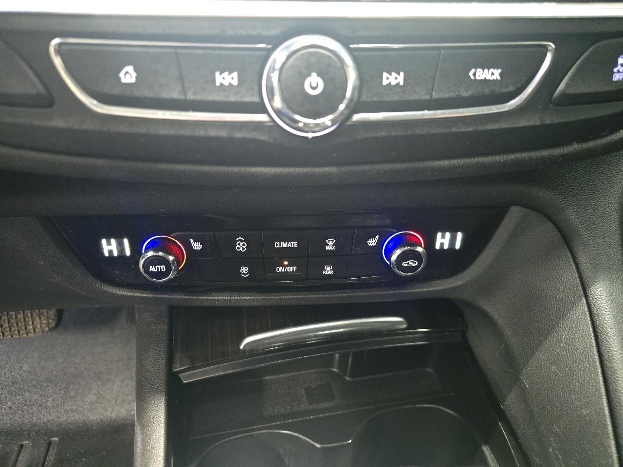 Buick Regal Sportback 4dr Sdn Essence AWD 2018