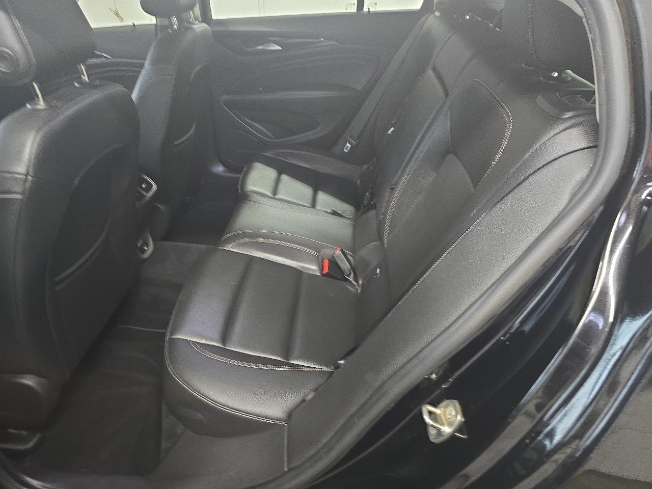 Buick Regal Sportback 4dr Sdn Essence AWD 2018