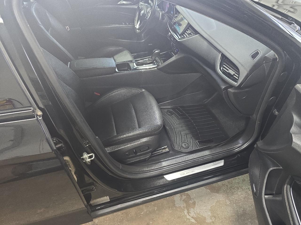 Buick Regal Sportback 4dr Sdn Essence AWD 2018