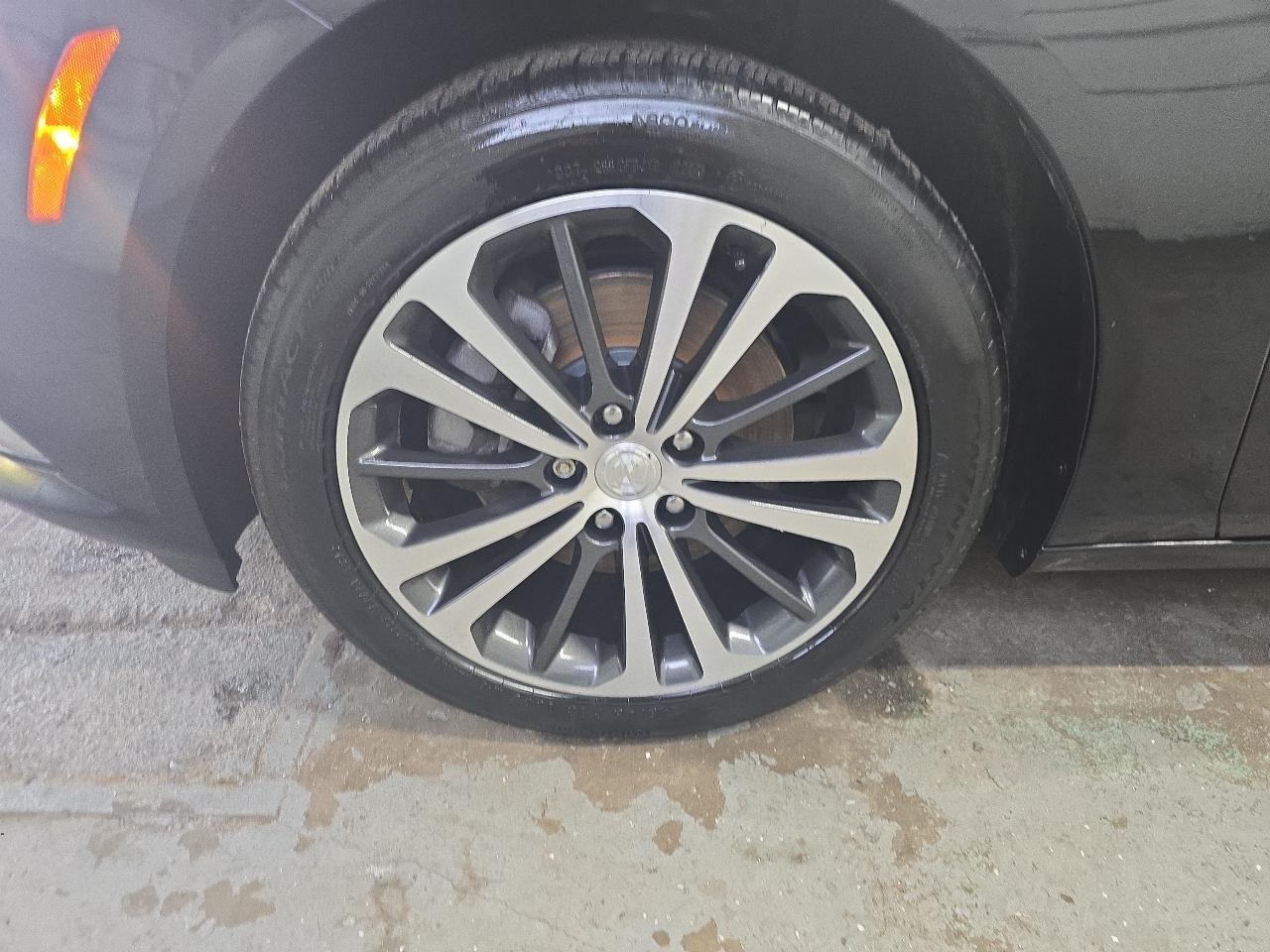 Buick Regal Sportback 4dr Sdn Essence AWD 2018