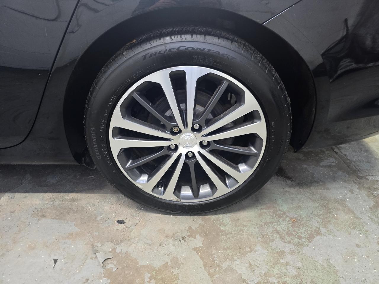 Buick Regal Sportback 4dr Sdn Essence AWD 2018