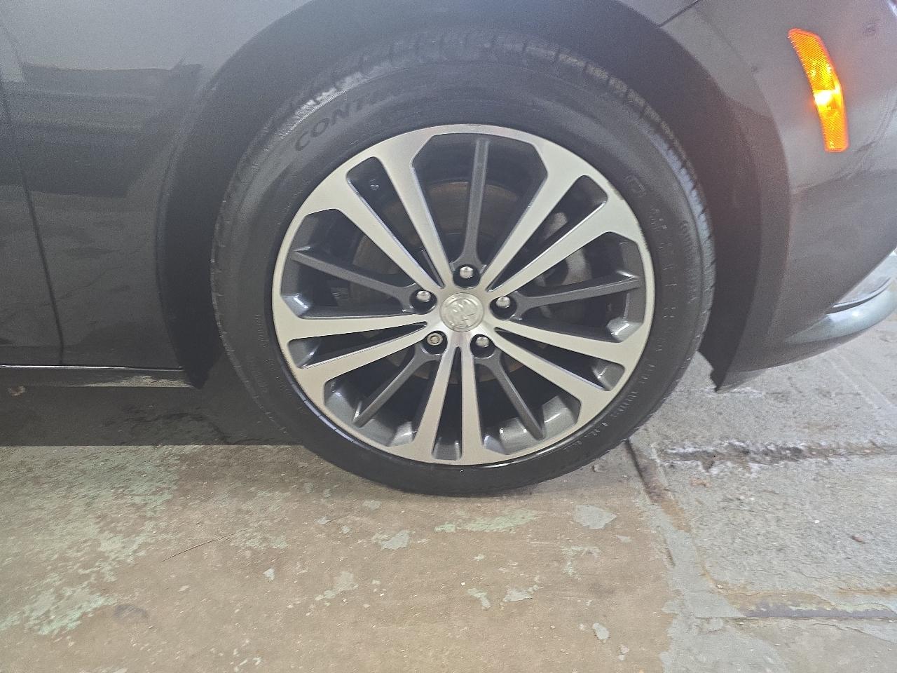 Buick Regal Sportback 4dr Sdn Essence AWD 2018