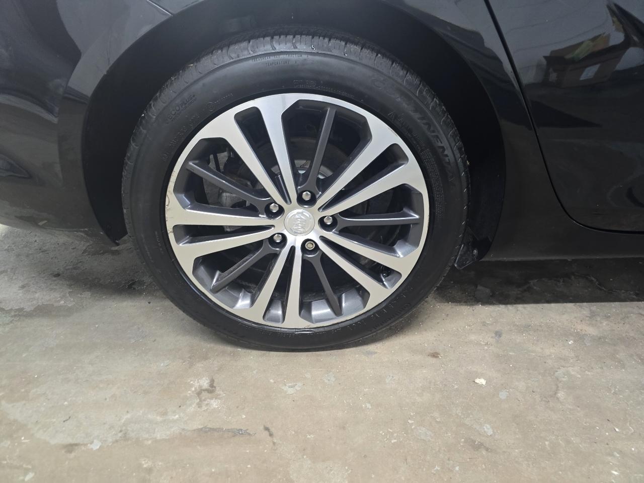 Buick Regal Sportback 4dr Sdn Essence AWD 2018