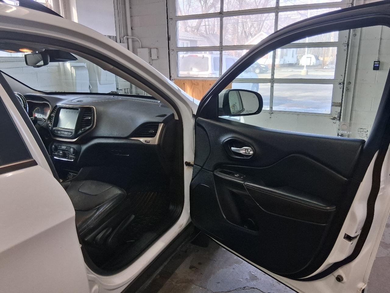 Jeep Cherokee 4WD 4dr Limited 2016