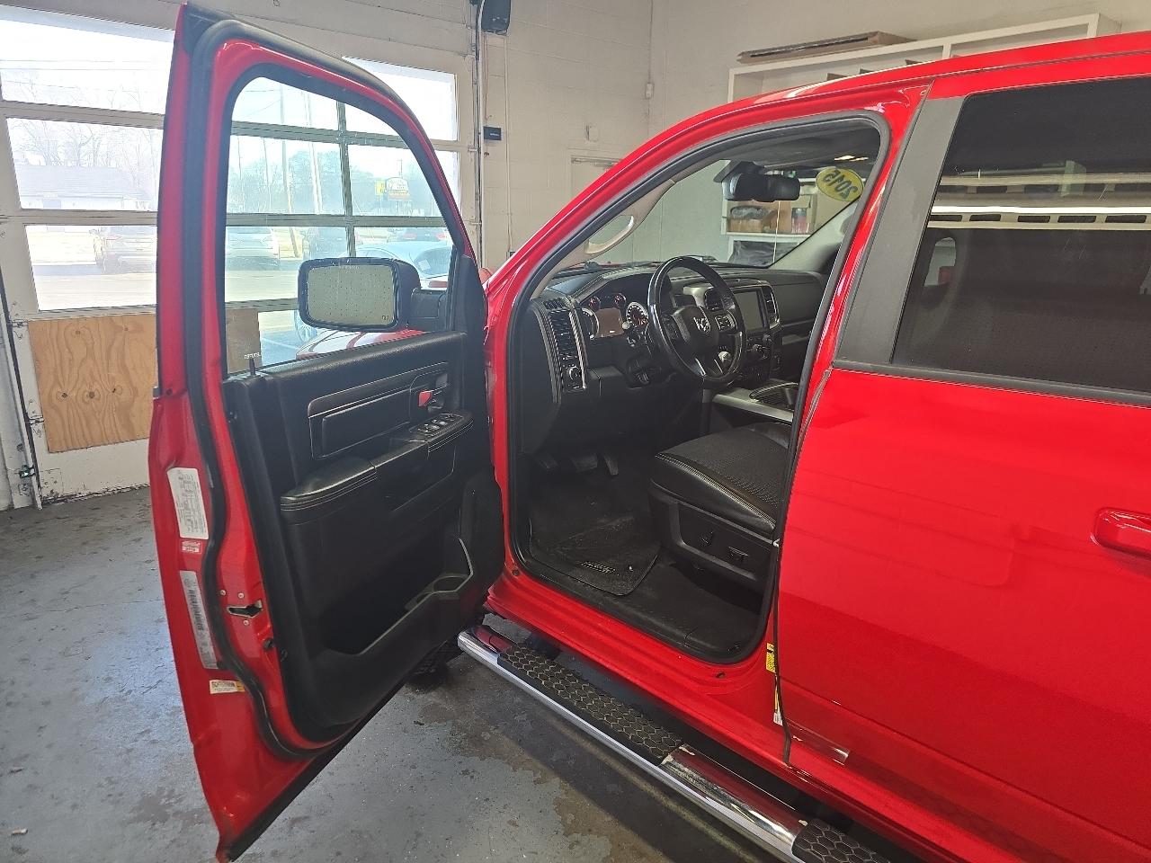 RAM 1500 4WD Quad Cab 140.5" Sport 2015