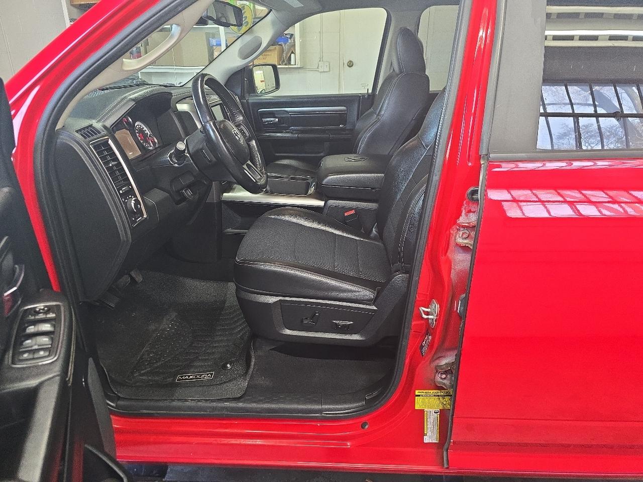 RAM 1500 4WD Quad Cab 140.5" Sport 2015