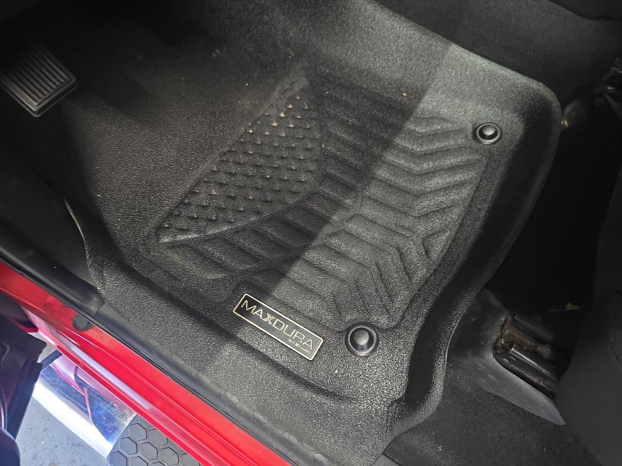 RAM 1500 4WD Quad Cab 140.5" Sport 2015