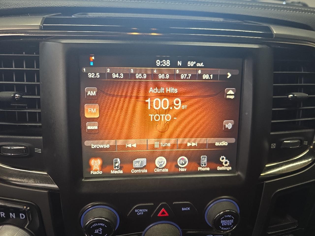 RAM 1500 4WD Quad Cab 140.5" Sport 2015