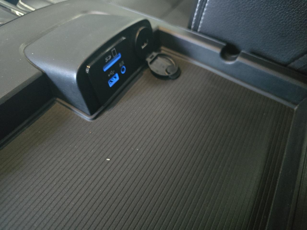 RAM 1500 4WD Quad Cab 140.5" Sport 2015