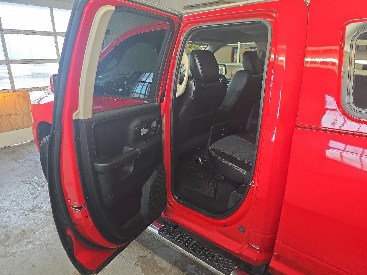 RAM 1500 4WD Quad Cab 140.5" Sport 2015